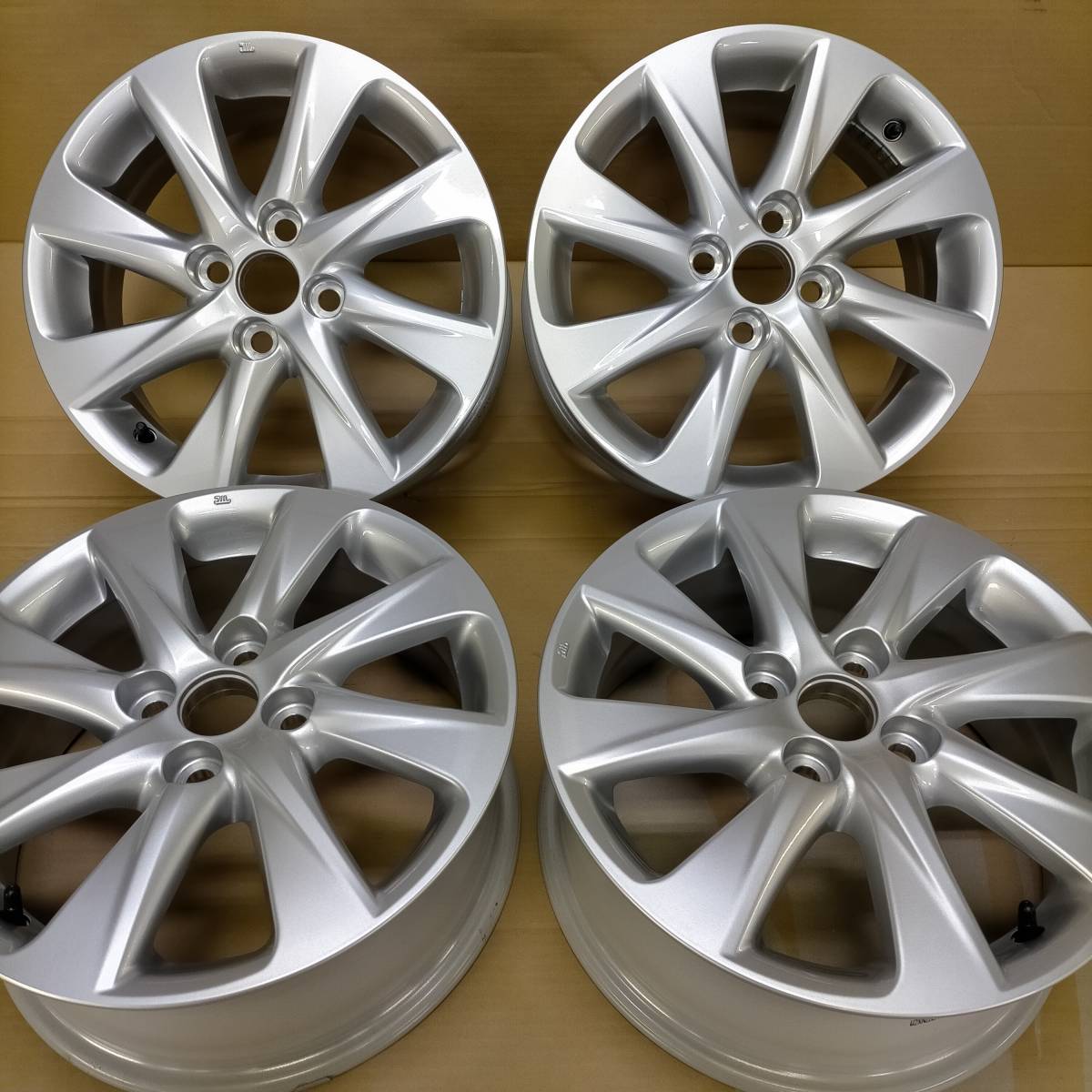 新型アクア 15インチ タイヤホイールセット 新車外し-