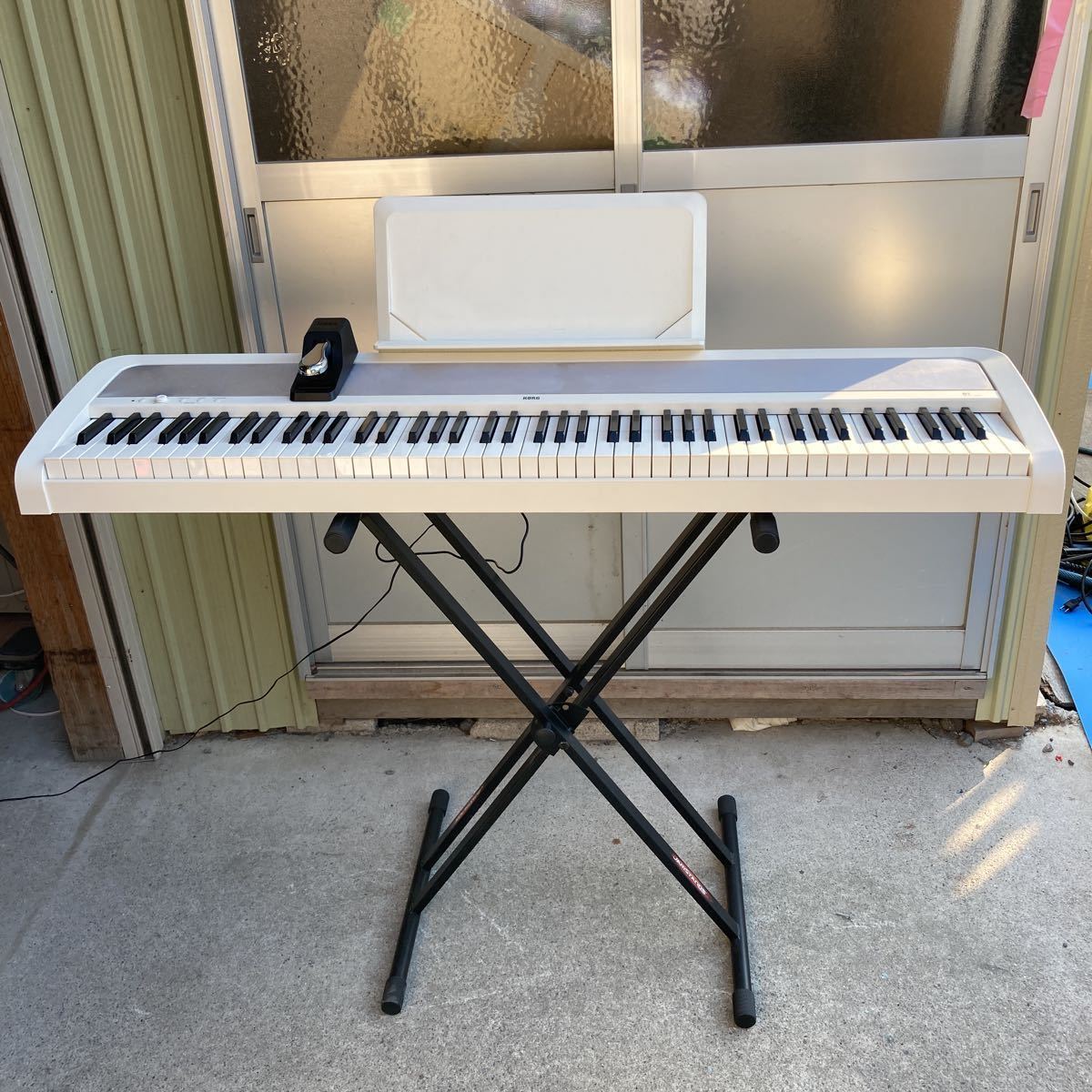 M○ コルグ KORG 88鍵 B1 電子ピアノ 2016年製 鍵盤楽器 譜面立て