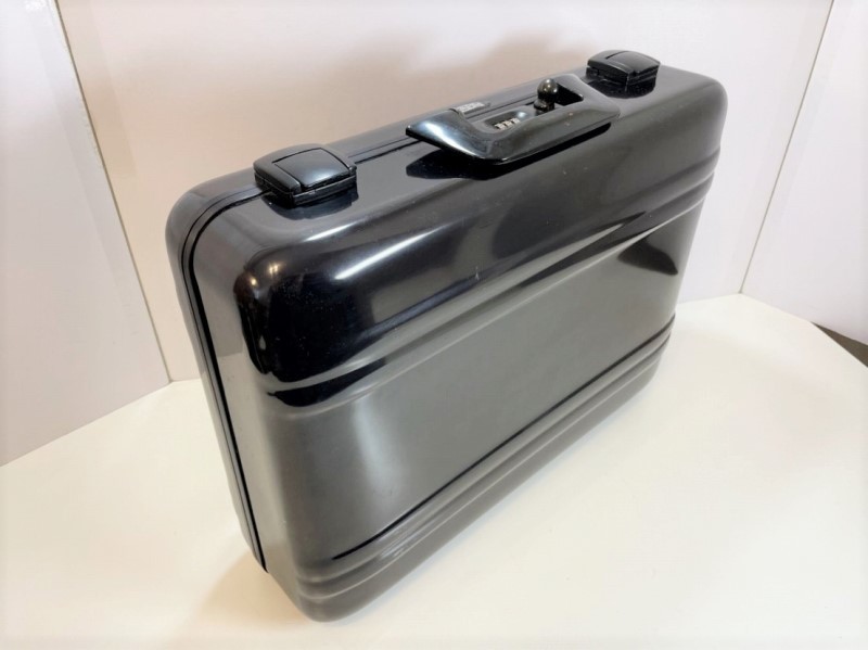 絶品 ZERO HALLIBURTON ブラック MADE ゼロハリバートン USA 革張り