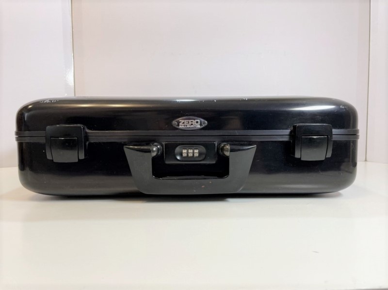 絶品 ZERO HALLIBURTON ゼロハリバートン アルミ製 ブラック 絶品 ZERO HALLIBURTON ゼロハリバートン アルミ製 ブラック