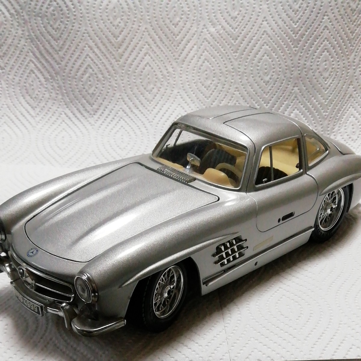 【メルセデス・ベンツ 300SL】シルバー