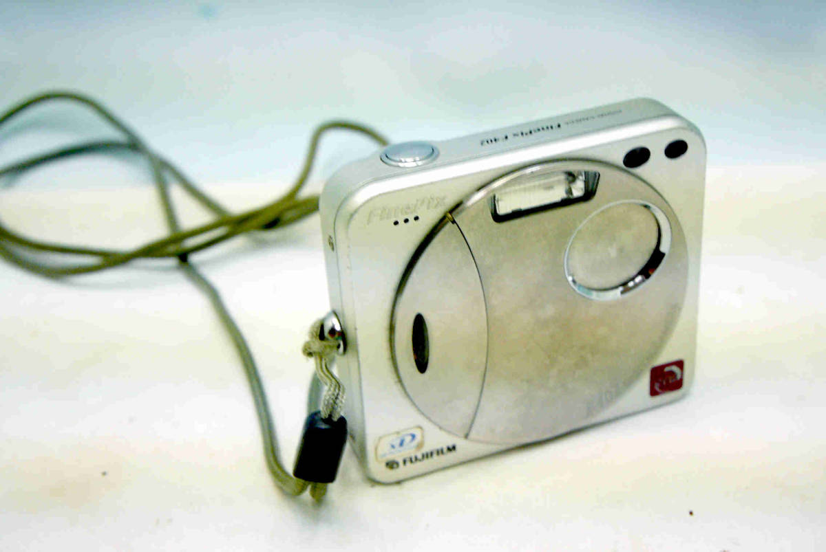 フジフィルム デジタルカメラ ”ファインピクス Ｆ４０２” 電池とストラップ付き 低価格 ＦｉｎｅＰｉｘ 希望者のみラッピング無料