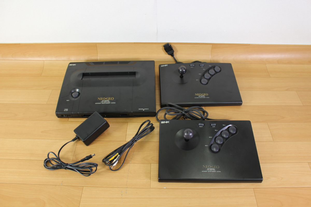 あなたにおすすめの商品 SNK NEOGEO 本体(ジョイスティックx2,メモリー