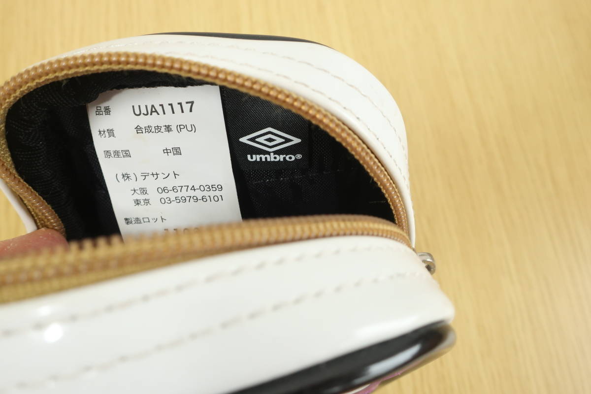 umbro/アンブロ★縦型ポーチ・カラビナ付き・美品_画像3