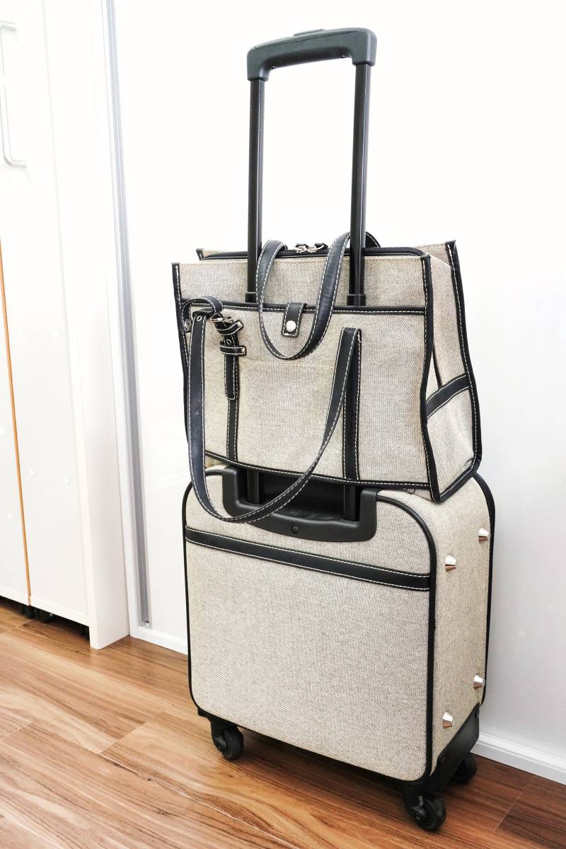 SWANY キャリーバッグ スーツケース