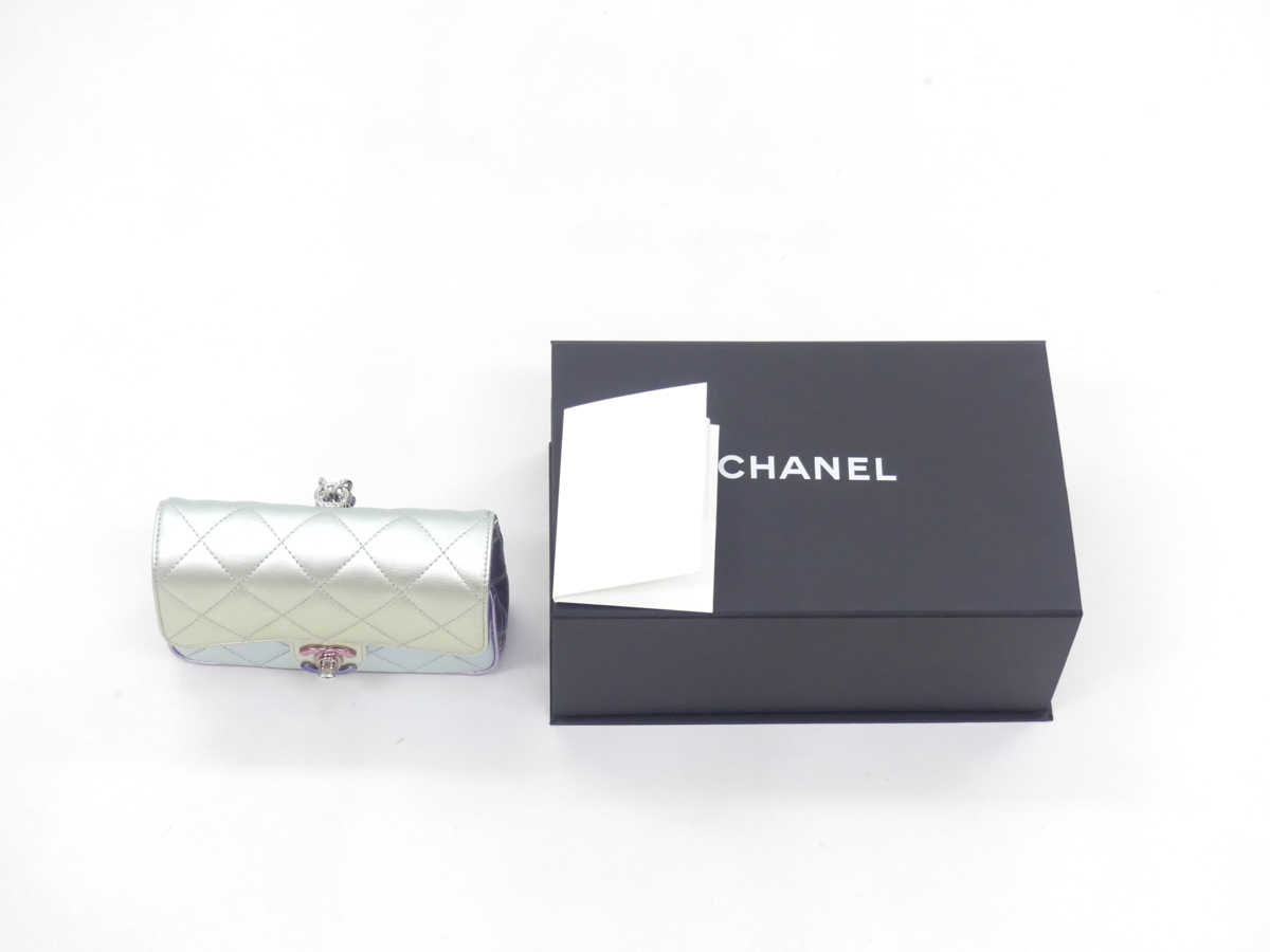 CHANEL クラッチバッグ シルバー/ブルー/イエロー&パープル メタリック