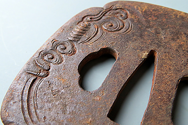 ☆真美☆u734 時代物 古鉄地雲龍彫刻鍔 刀装具