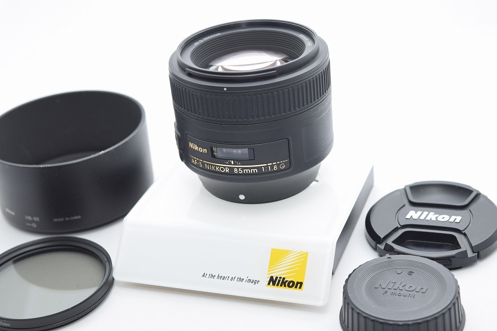 美品☆Nikon ニコン AF-S NIKKOR 85mm F1.8G ☆レンズフード付・おまけ