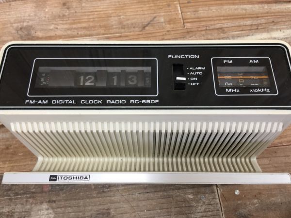 安心 保証 東芝デジタルラジオクロック RC-693F AM.FMラジオ付き