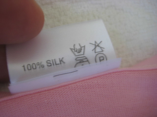 未使用　女性　長袖シルク100％の肌着上下セット 濃いピンク　Ｍ　　3800円~+送料185円。（ＸＬとＬは完売です）_画像5