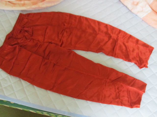 サテンシルク１００％パジャマのパンツのみ　薄オレンジ系　ＸＬ　丈75cm、ウェスト58-90cm、股下47cm。　_薄オレンジです。