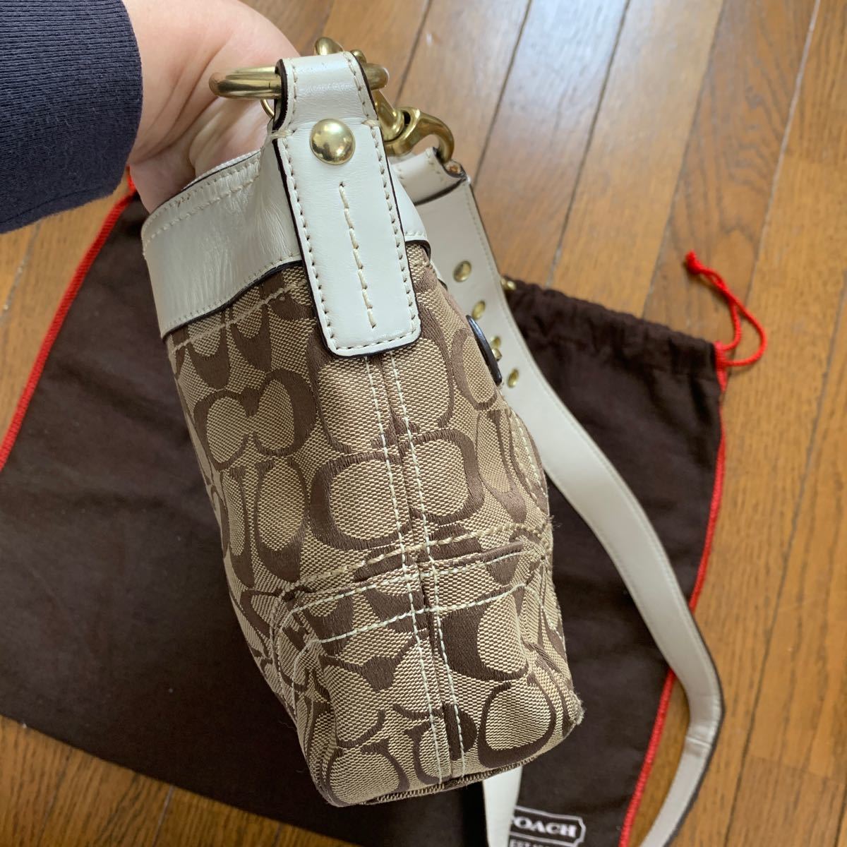 海外花系 コーチ coach 肩掛けバッグ アイボリー ブラック 保存袋付き