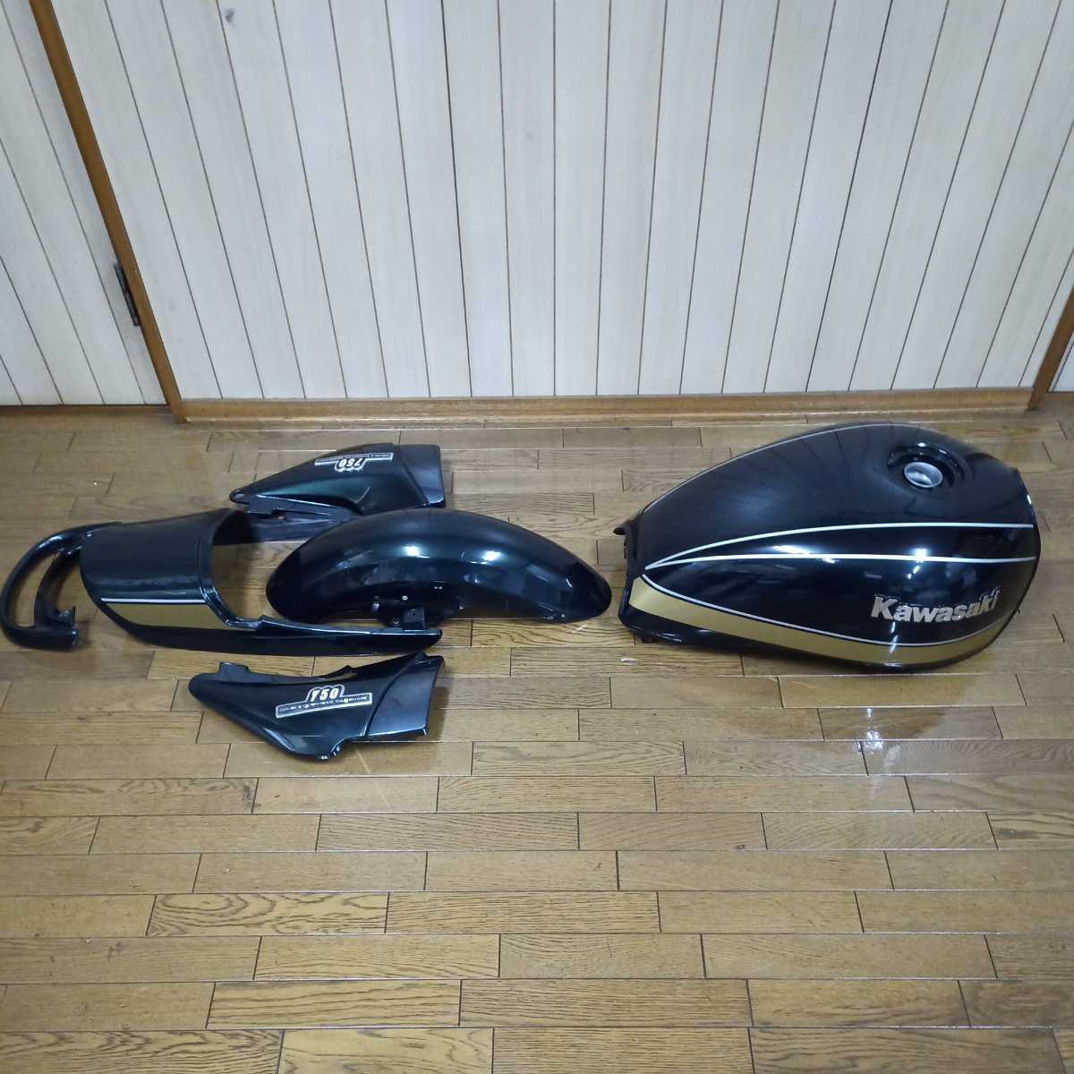 ゼファー750 外装セット 一式 裏ファイル? グリーンタイガー ゼファー750 外装セット 一式 裏ファイル? グリーンタイガー