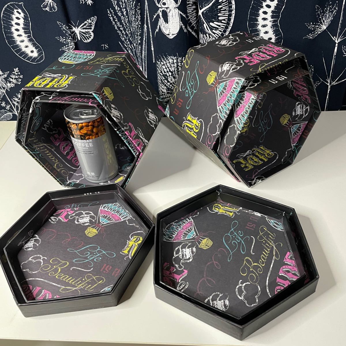 Paypayフリマ 廃盤品 数年前に購入した ダイソーのかっこかわいい六角形の黒い箱 4個セット 小物入れ プレゼントボックスにも Paypayフリマ 廃盤品 数年前に購入した ダイソーのかっこかわいい六角形の黒い箱 4個セット 小物入れ プレゼントボックスにも