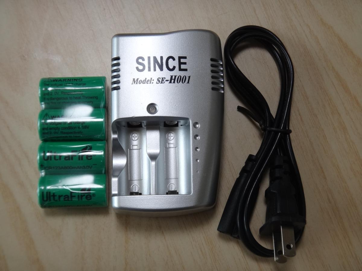 CR123A 16340 3.0V充電池用 専用充電器+UltraFire CR123A 3.0V 1000mah Li-ion 充電池 緑４本セット