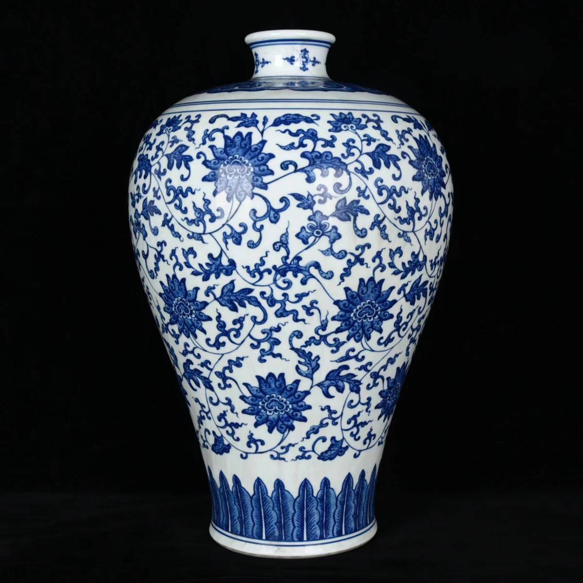 清・乾隆年製款・古陶磁器・青花纏枝花卉紋梅瓶』極細工・骨董品・古賞