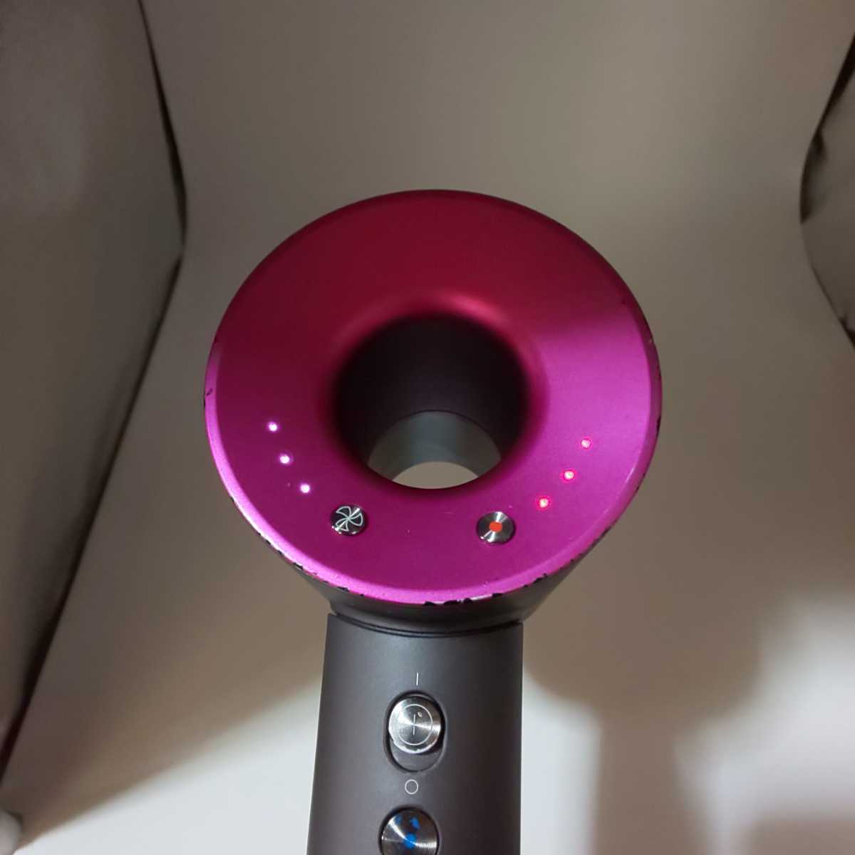 《送料無料・迅速発送》ダイソン dyson ドライヤー HD01 Supersonic《国内正規品・風量新品同様・中古》