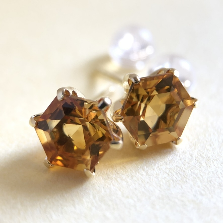 特別セール品】 K18YG earrings citrine gold K18 シンプル スタッド