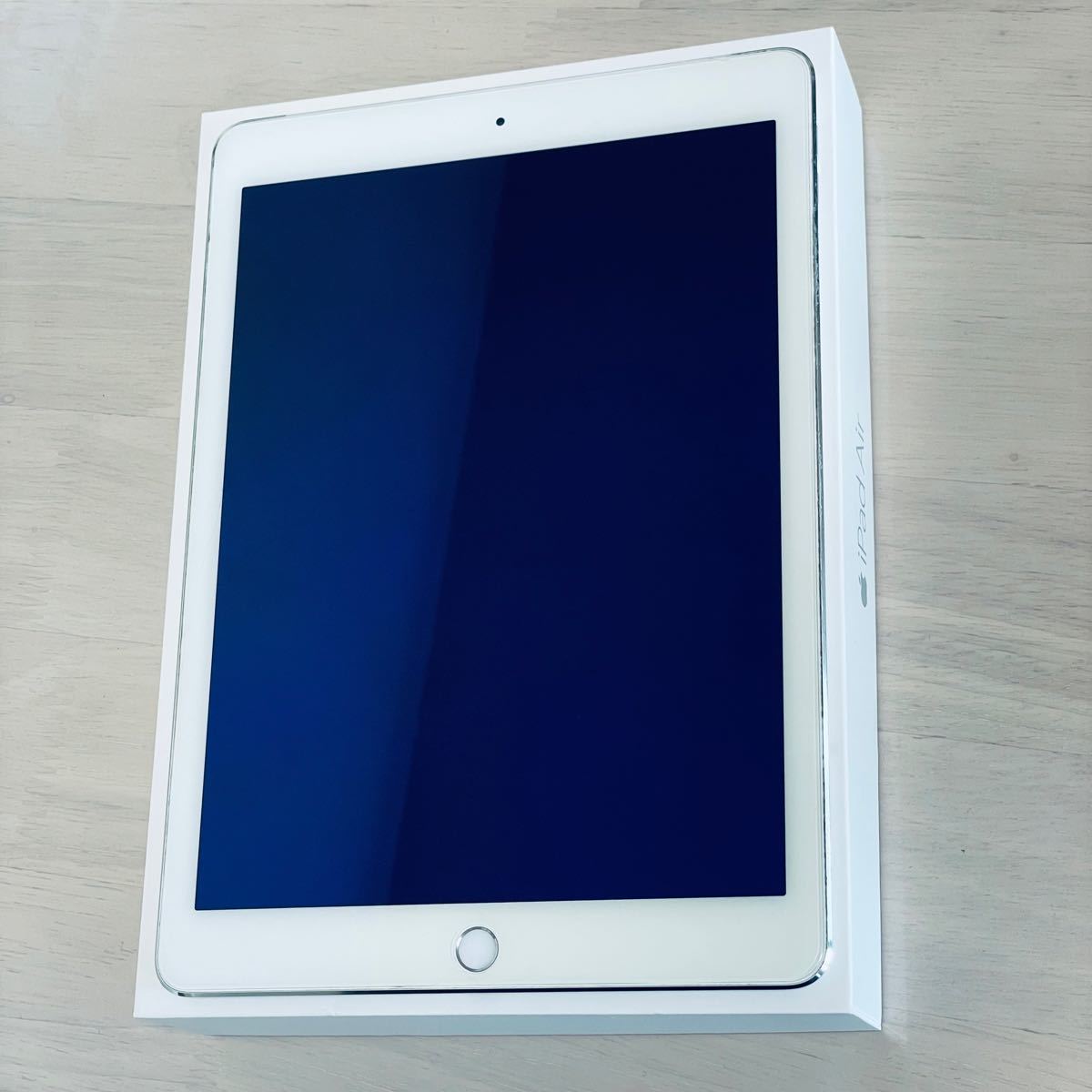 美品 docomo iPad Air2 16GB 付属品 Cellular Wi-Fi（¥15,000） avnc