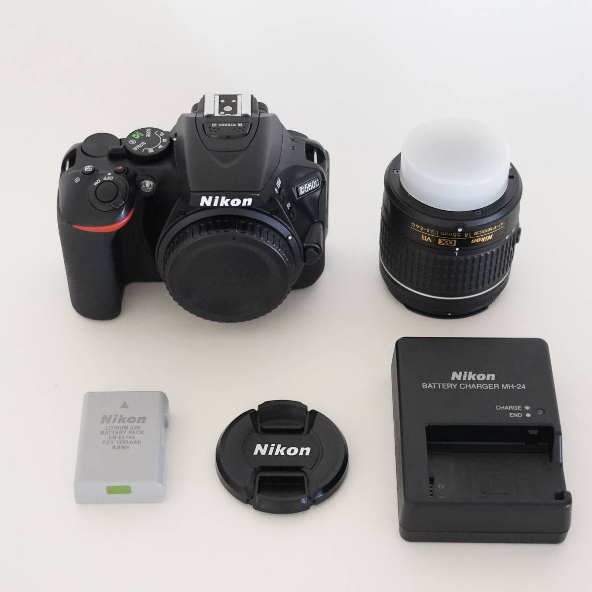 2022年製 新品 ニコン VRのセット! G f⁄3.5-5.6 18-55mm NIKKOR DX ニコンD5600とAF-P レンズキット  中古美品 Nikon 18-55mm D5600 Nikon - ニコン