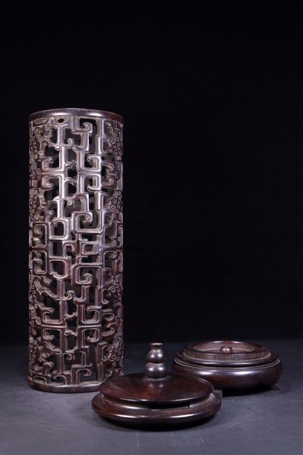 ショッピングセール ヤフオク! - 【瓏】老紫檀の木彫 鏤空曲折龍紋香薰 ショッピングセール ヤフオク! - 【瓏】老紫檀の木彫 鏤空曲折龍紋香薰