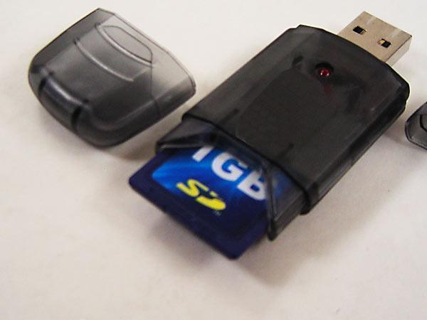 Снята SD-карты может использоваться как USB-флэш-память SDHC-USB2