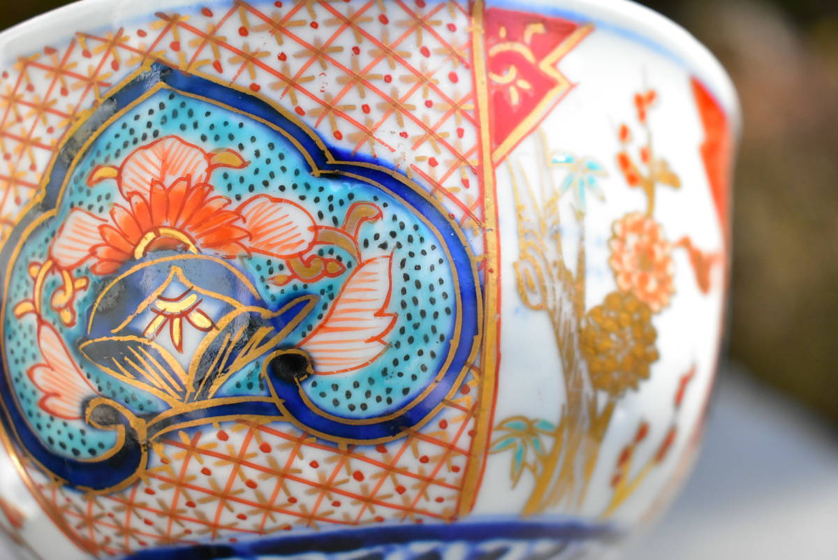 902古伊万里 染錦手蓋茶碗 見込柘榴 窓絵に花紋様 (冨貴長春)5客