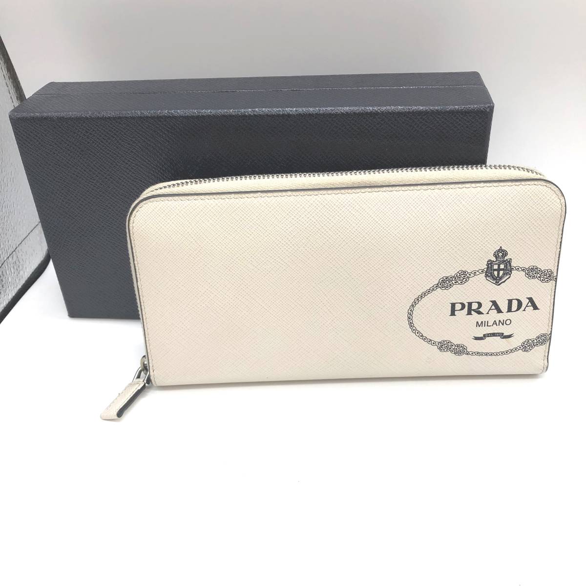 期間限定特別価格 【ほぼ未使用】PRADA プラダ SAFFIANO PRINT