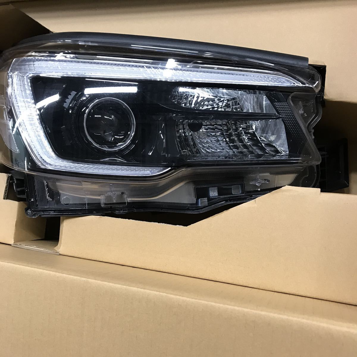 スバル フォレスター SK9 SKE 純正 LED ヘッドライト 右側 KOITO100