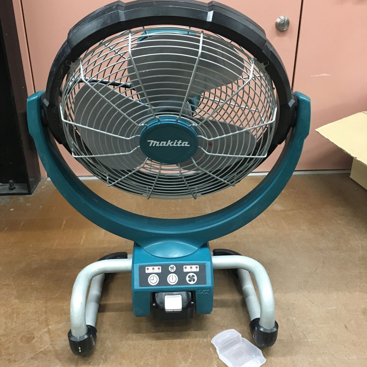 爆発的な割引 マキタ 空調ファン バッテリー ➕充電器