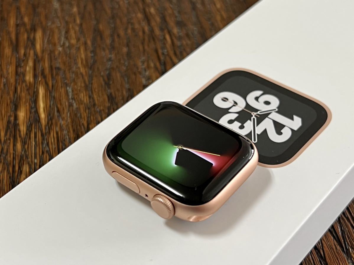 新品同様 Apple Watch SE 40mm ゴールドアルミニウムケース 売れ筋新商品