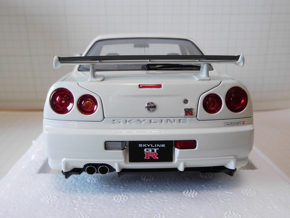 ◎Aa1/18　日産 スカイライン GT-R (R34) VスペックⅡ ホワイトパール_画像6