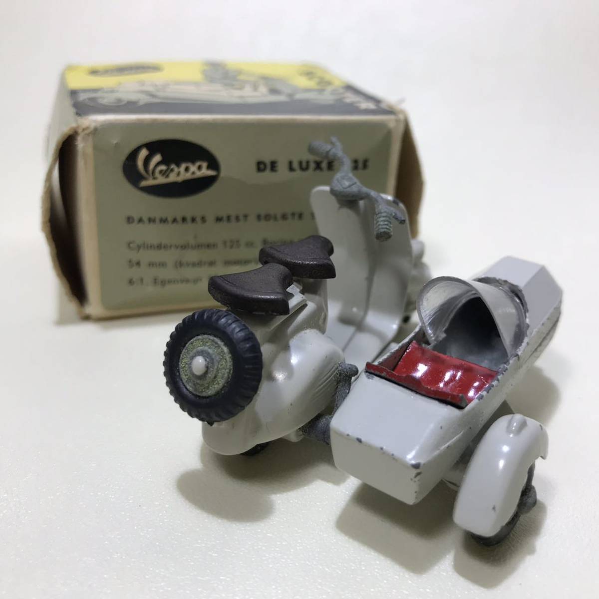 送料無料！TEKNO 443 VESPA SCOOTER AND SIDECAR☆ベスパ・サイドキャリアー・スクーター 当時物　ミニカー　ヴィンテージ　アンティーク_画像2