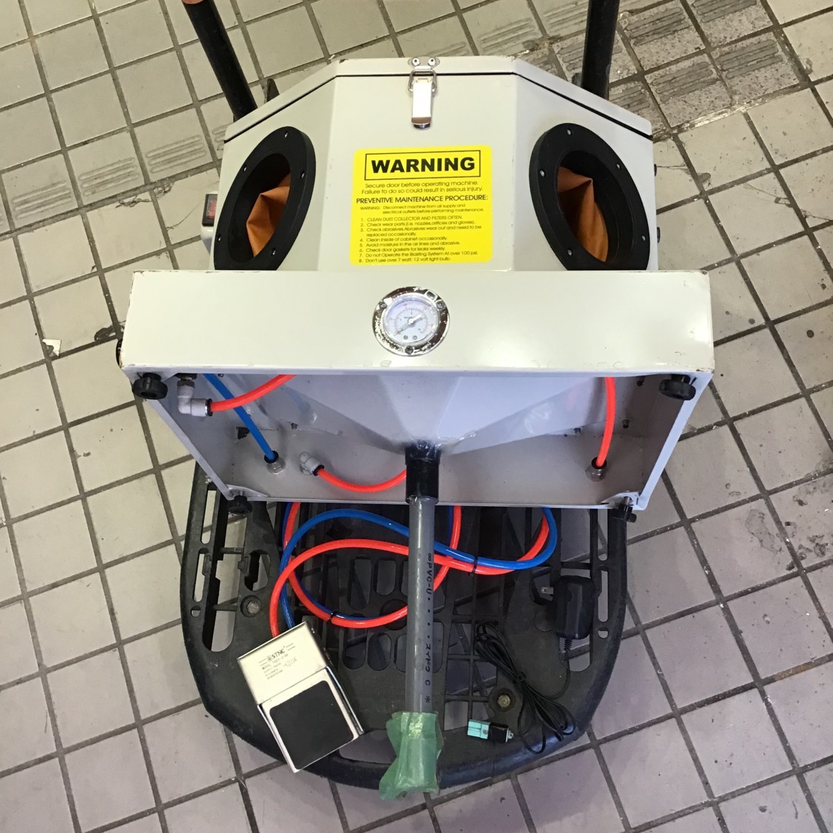 現状品】イリイ フットスイッチ式小型サンドブラスト TR-383SB 現状品】イリイ フットスイッチ式小型サンドブラスト TR-383SB