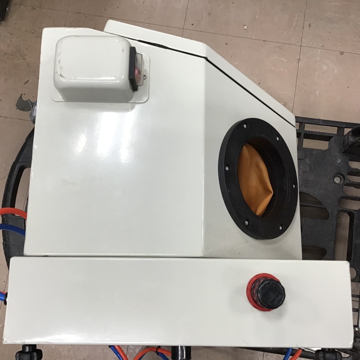 現状品】イリイ フットスイッチ式小型サンドブラスト TR-383SB 現状品】イリイ フットスイッチ式小型サンドブラスト TR-383SB