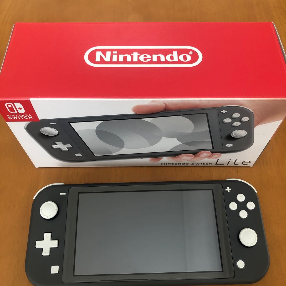 任天堂　Switch light グレー　美品　保護フィルム付　