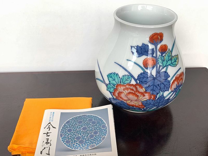 送料740円~ 有田焼 十四代 人間国宝 今泉今右衛門 色鍋島花絵 花瓶