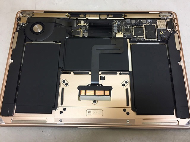 STD69063相 Apple MacBook Air Retina 13-inch 2018 A1932 ジャンク品 直接お渡し歓迎_画像7