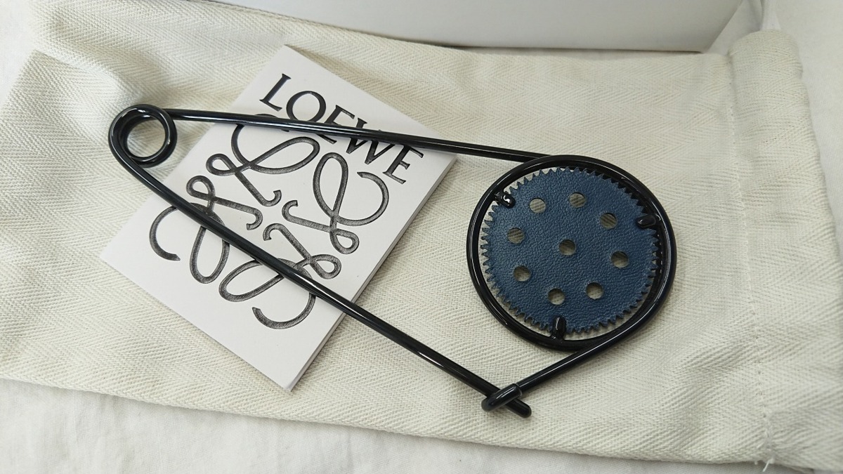 綺麗【 LOEWE ロエベ Meccano Pin メカノ ピン ブラック 箱入 バック