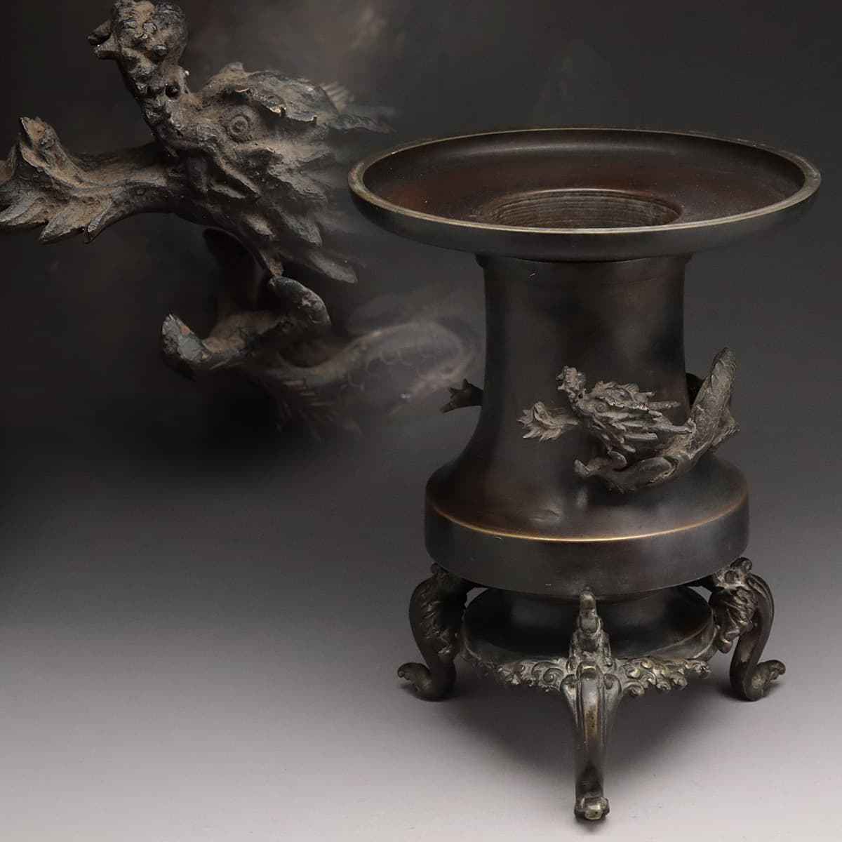 UR065 時代物 銅製 波三足台 龍掛飾 銅薄端 高29.6cm 重4kg・銅花器 ...