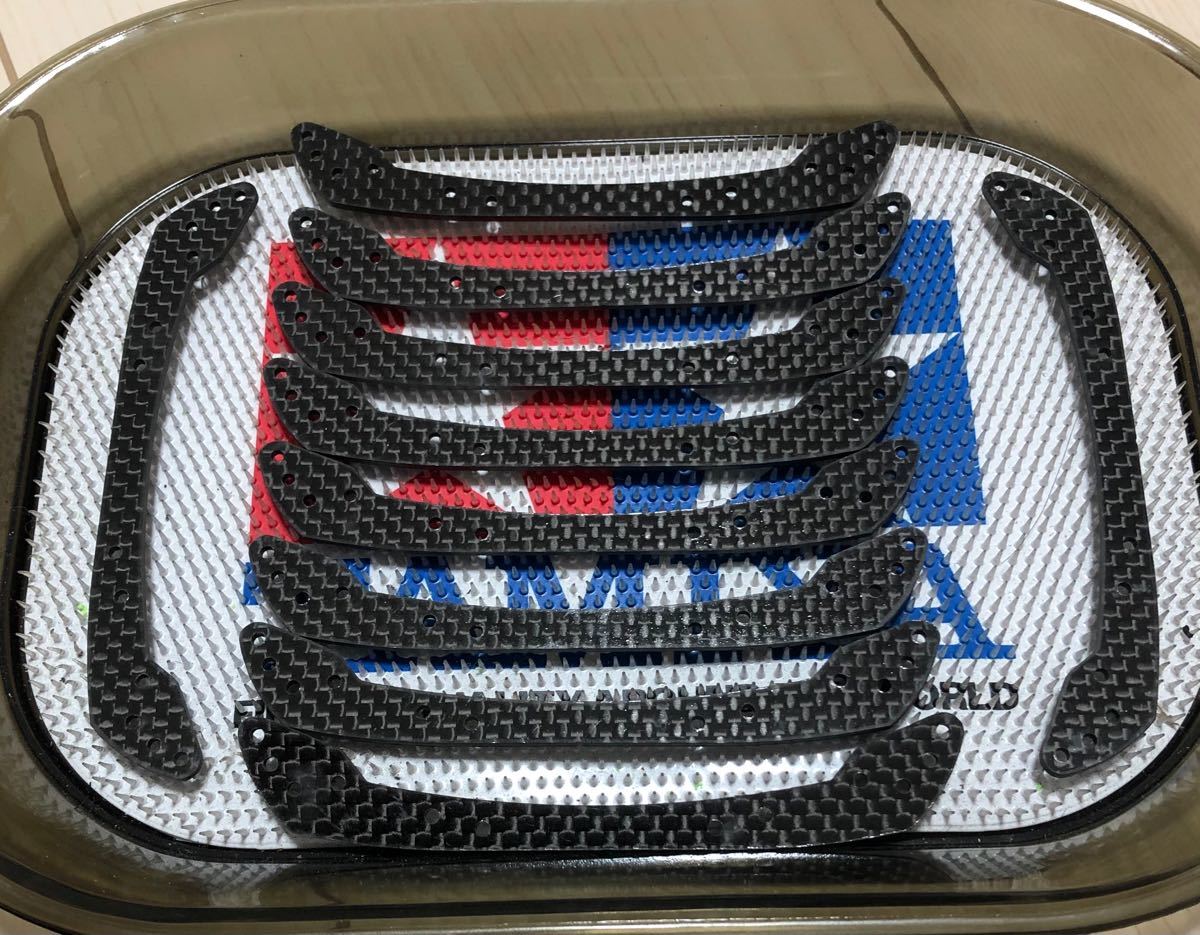 配送員設置送料無料 ミニ四駆 カーボンリヤブレーキステー 10枚セット