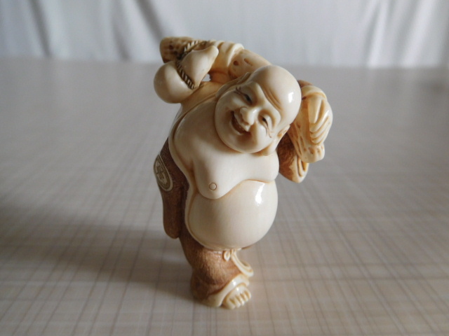  netsuke Netsuke.. thing valuable . natural material mammoth the smallest small sculpture full surface laughing .. cloth sack sama Zaimei 