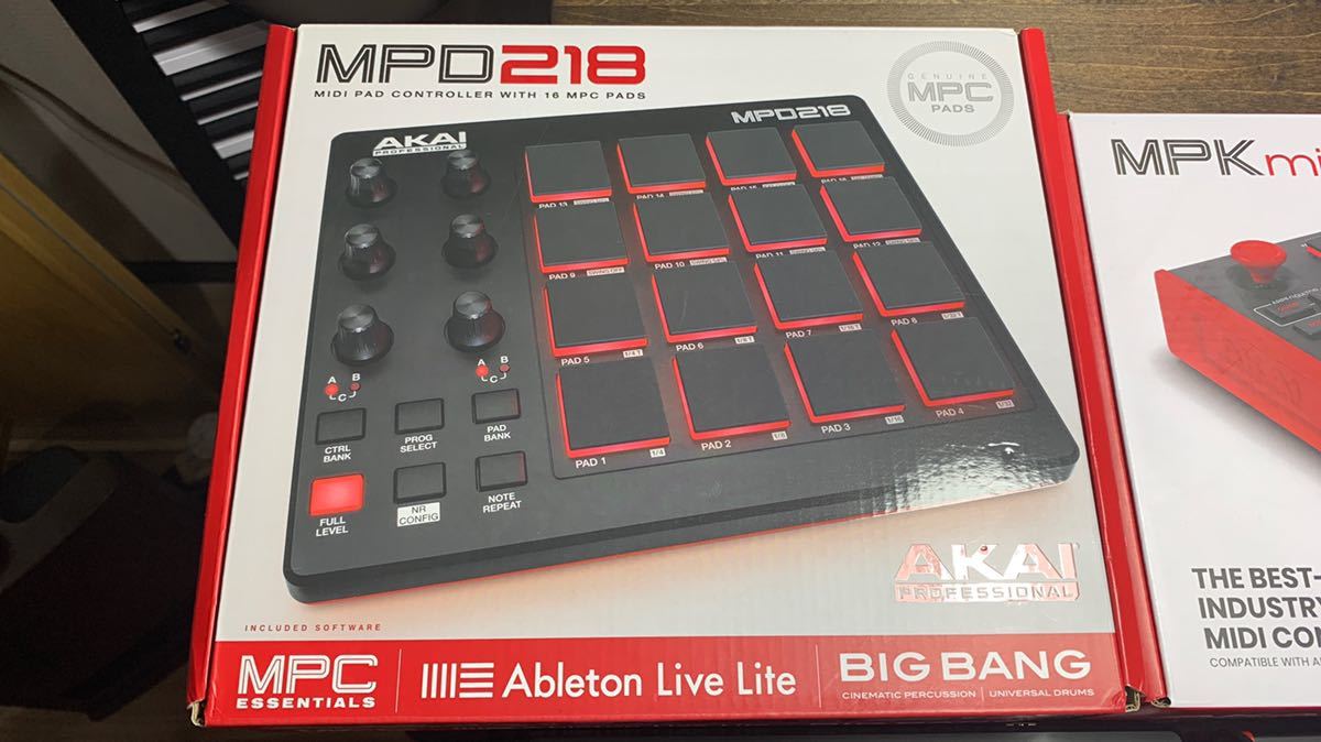 MPD218 AKAI MIDIコントローラー　mpc