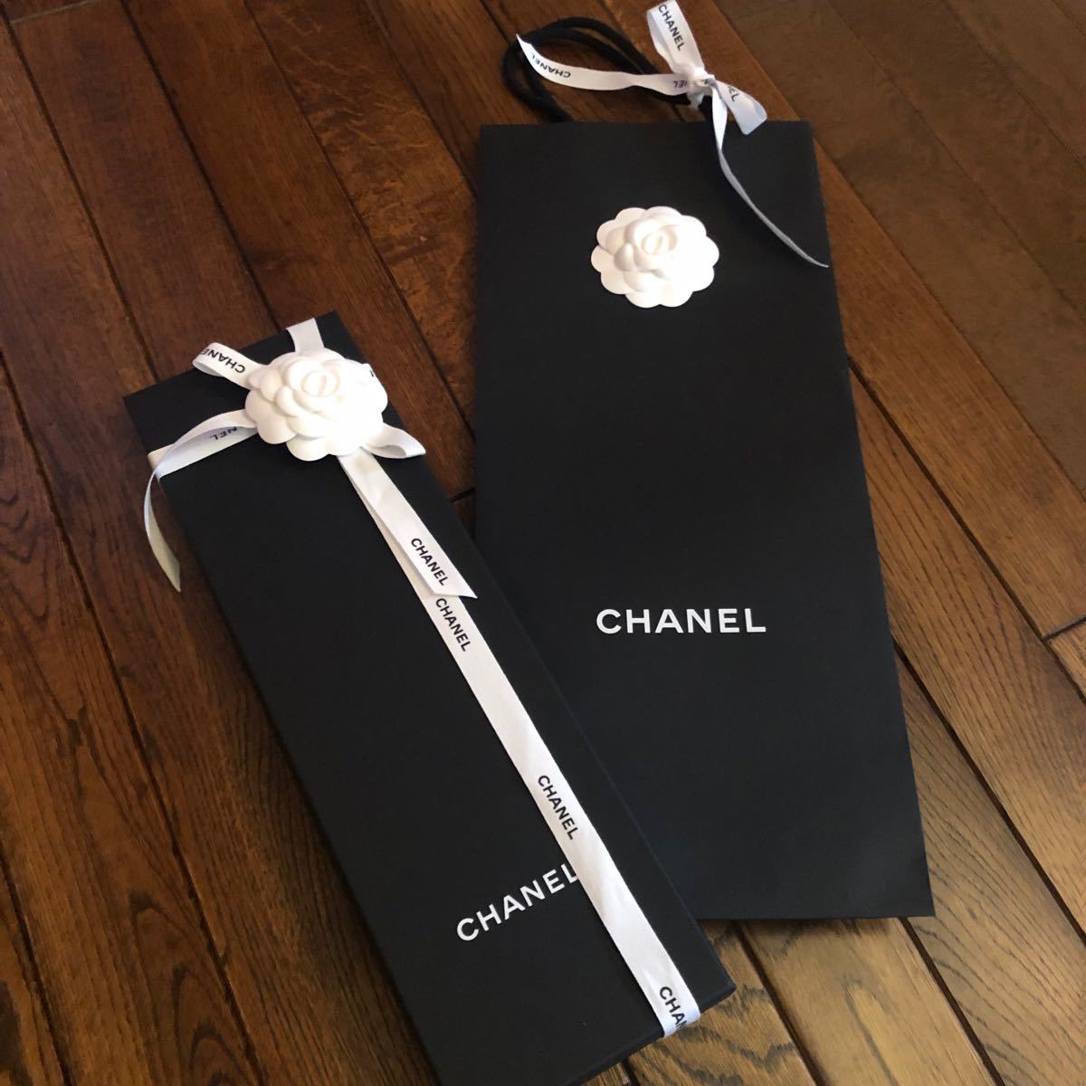 CHANELツイリー　ccマーク　ヘアバンド　CHANELスカーフ　バンダナ　パール柄　ベージュ　新品未使用　激レア！2019秋冬