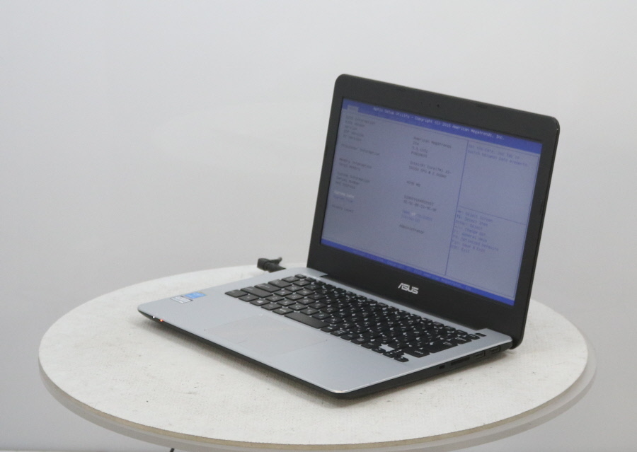 ヤフオク! - ASUS X302LA-5005S - Core i3-5...