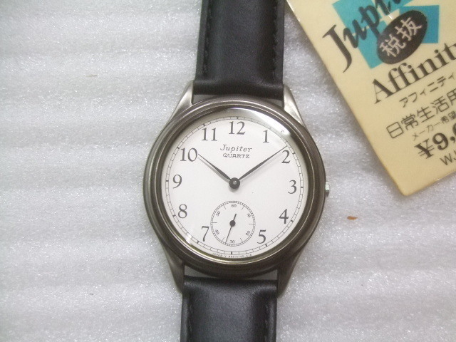 新品未使用品定価9000円オリエントジュピターメンズスモセコクオーツ腕時計稼働品　K304_画像2