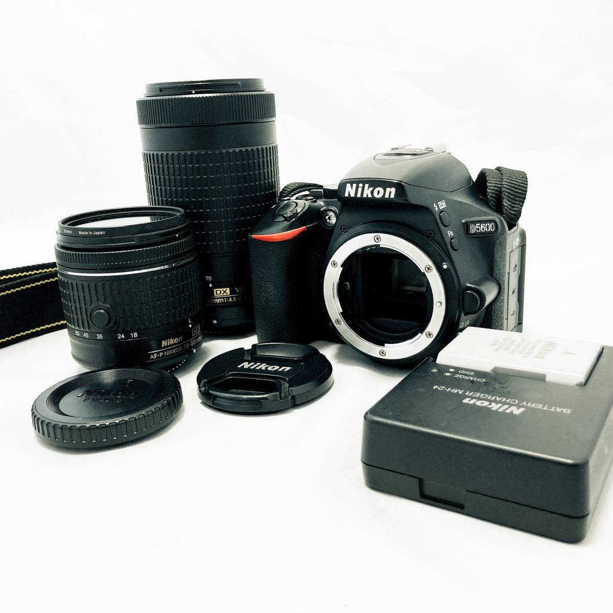 極上 ニコン Nikon D5600 ダブルズームキット デジタル一眼レフカメラ 