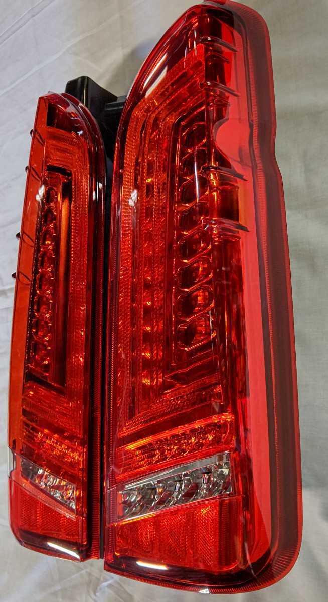 ハイエース200系 415コブラ LEDテールランプ ライトセーバー