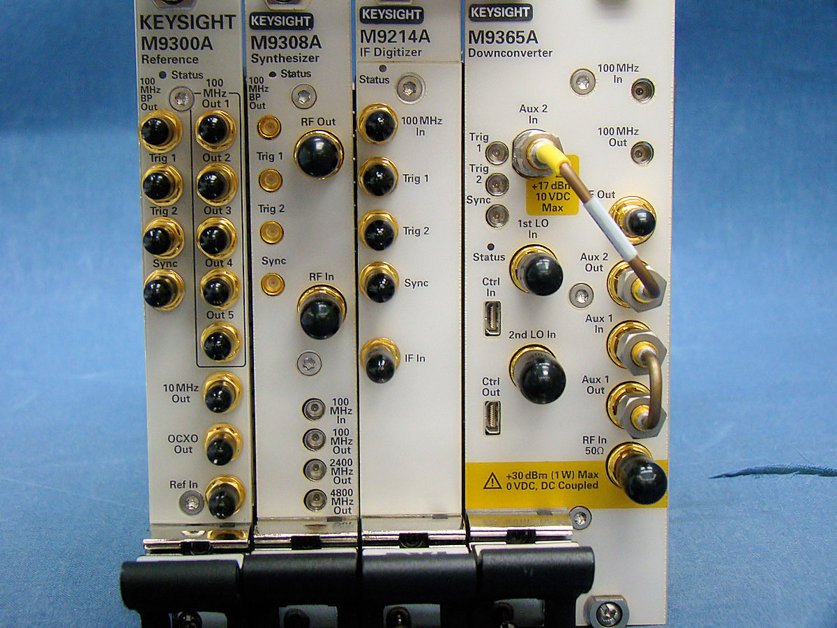 KEYSIGHT キーサイト M9393A-F14/B04/M01/UNZ/300 PXIeベクトルシグナルアナライザ 14GHz M9300A M9214A M9308A M9365A 中古_画像2