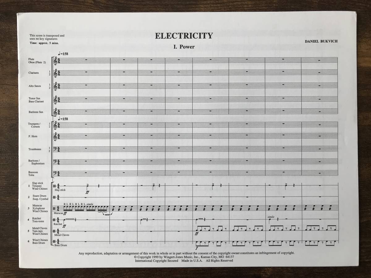 送料無料/吹奏楽楽譜/ダニエル・バクヴィッチ：エレクトリシティ/試聴可/ライトを使った演出が可能 動画参照/スコア＆パート譜セット_画像4